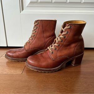 Frye Leather Sabrina 6G Lace Up Boot Size 8.5 Chestnut Brown Heeled
